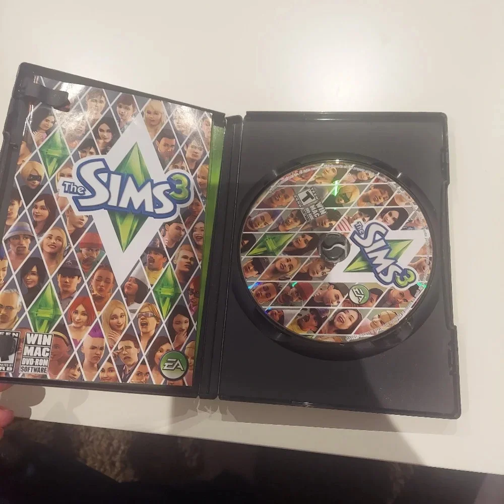 The Sims 3 Game (Windows/Mac: Mac and Windows, DVD Rom 2009) Manuals included